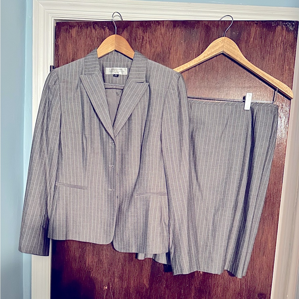 Tahari Petite 2 piece Suit